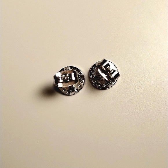 Round Zir Conia Island Copper Stud Earrings - Picture 3 of 4